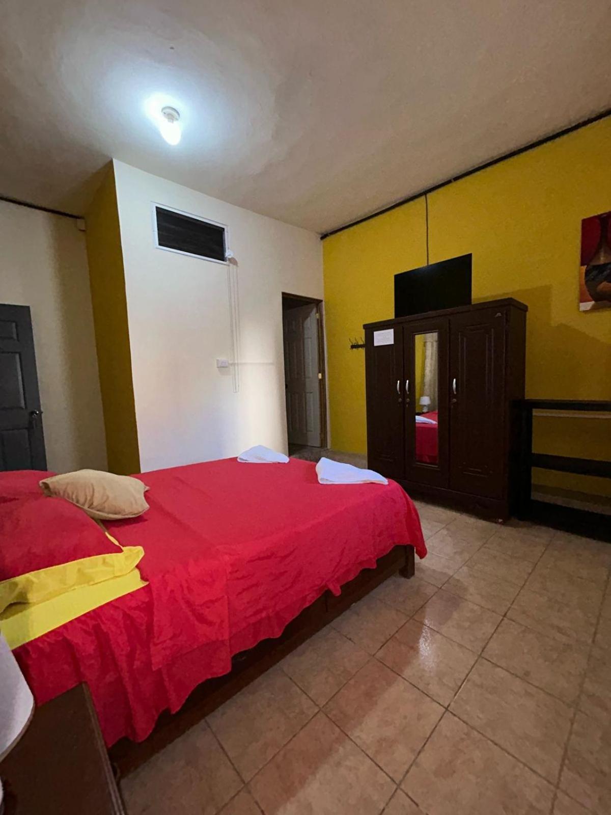 Casa Maya Itza Flores Exterior photo