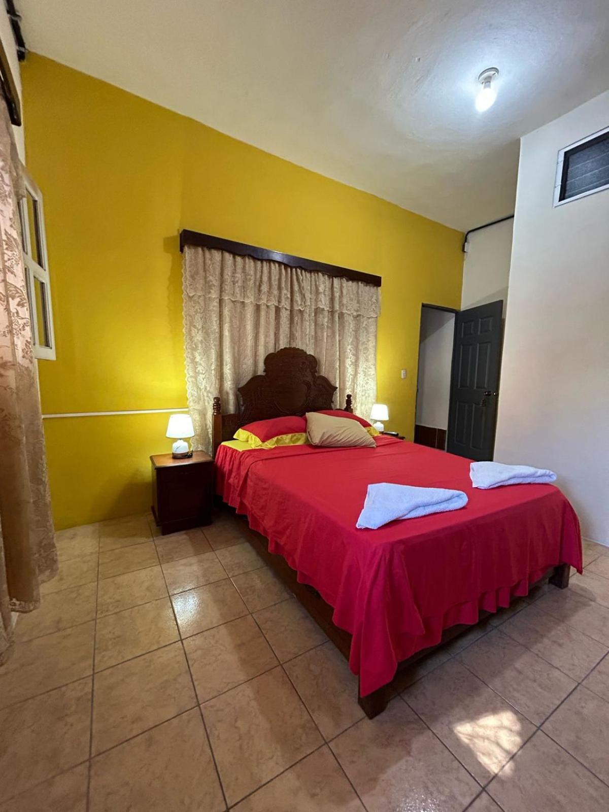 Casa Maya Itza Flores Exterior photo