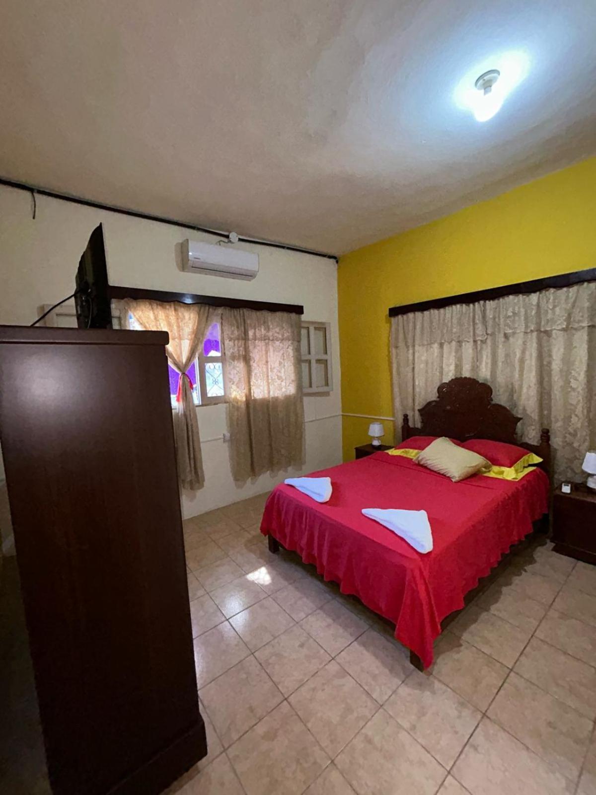 Casa Maya Itza Flores Exterior photo