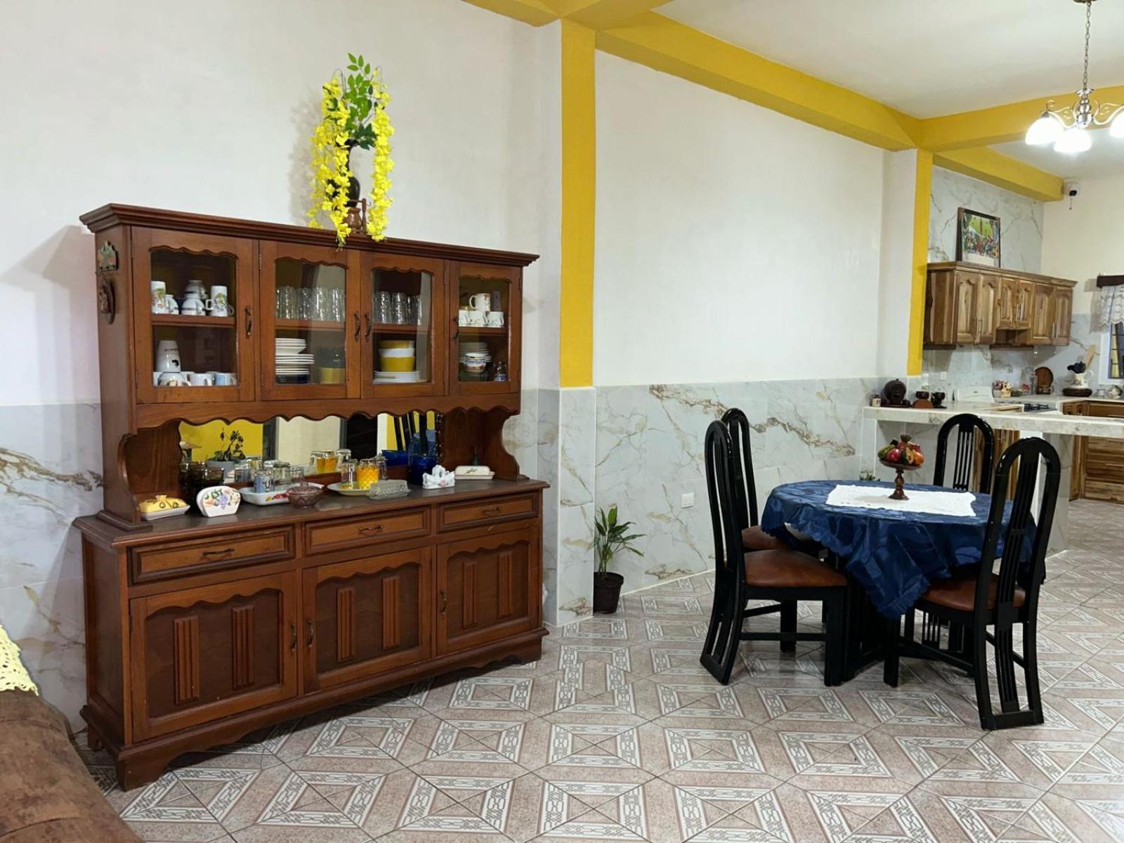 Casa Maya Itza Flores Exterior photo
