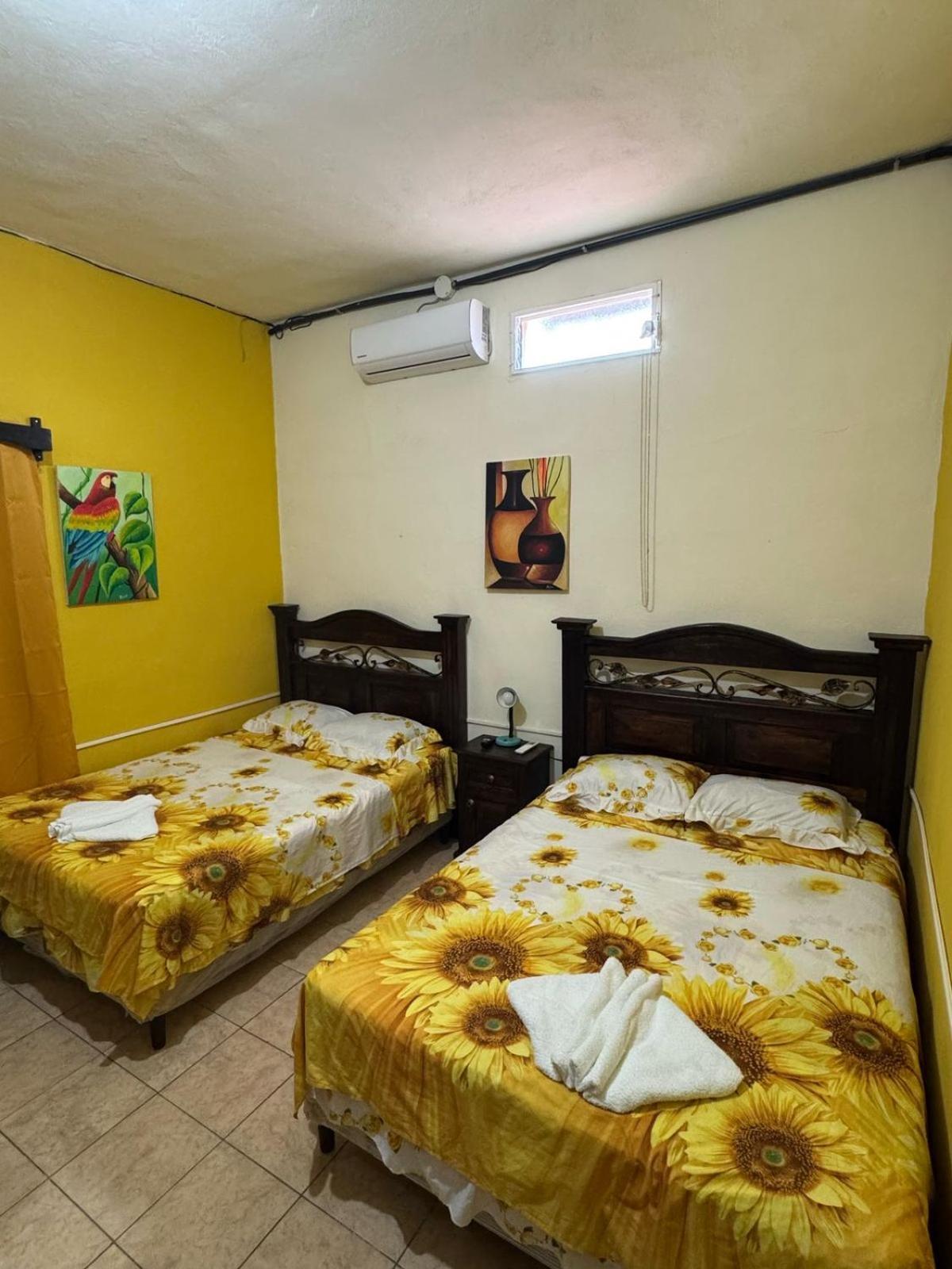Casa Maya Itza Flores Exterior photo