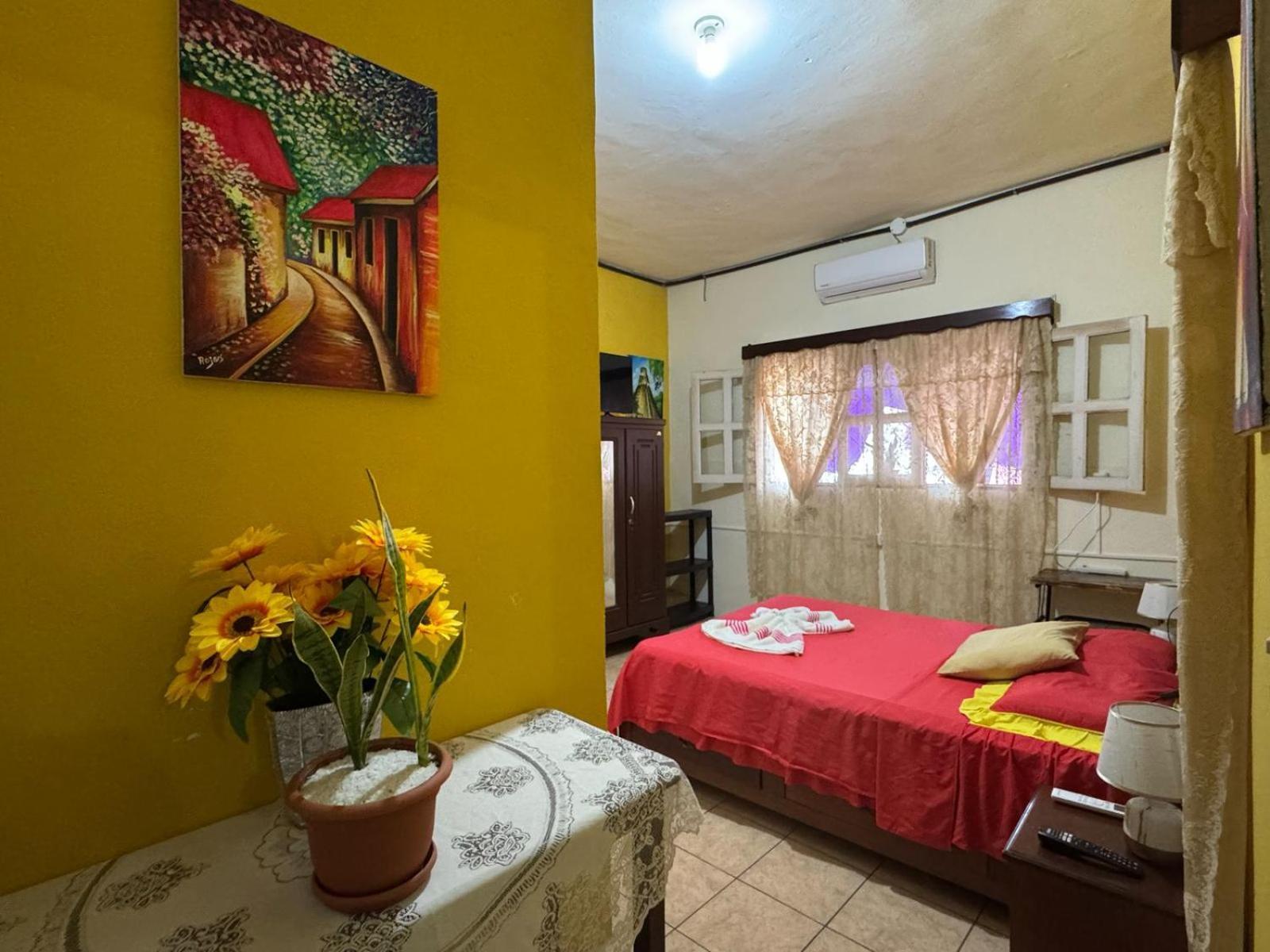 Casa Maya Itza Flores Exterior photo