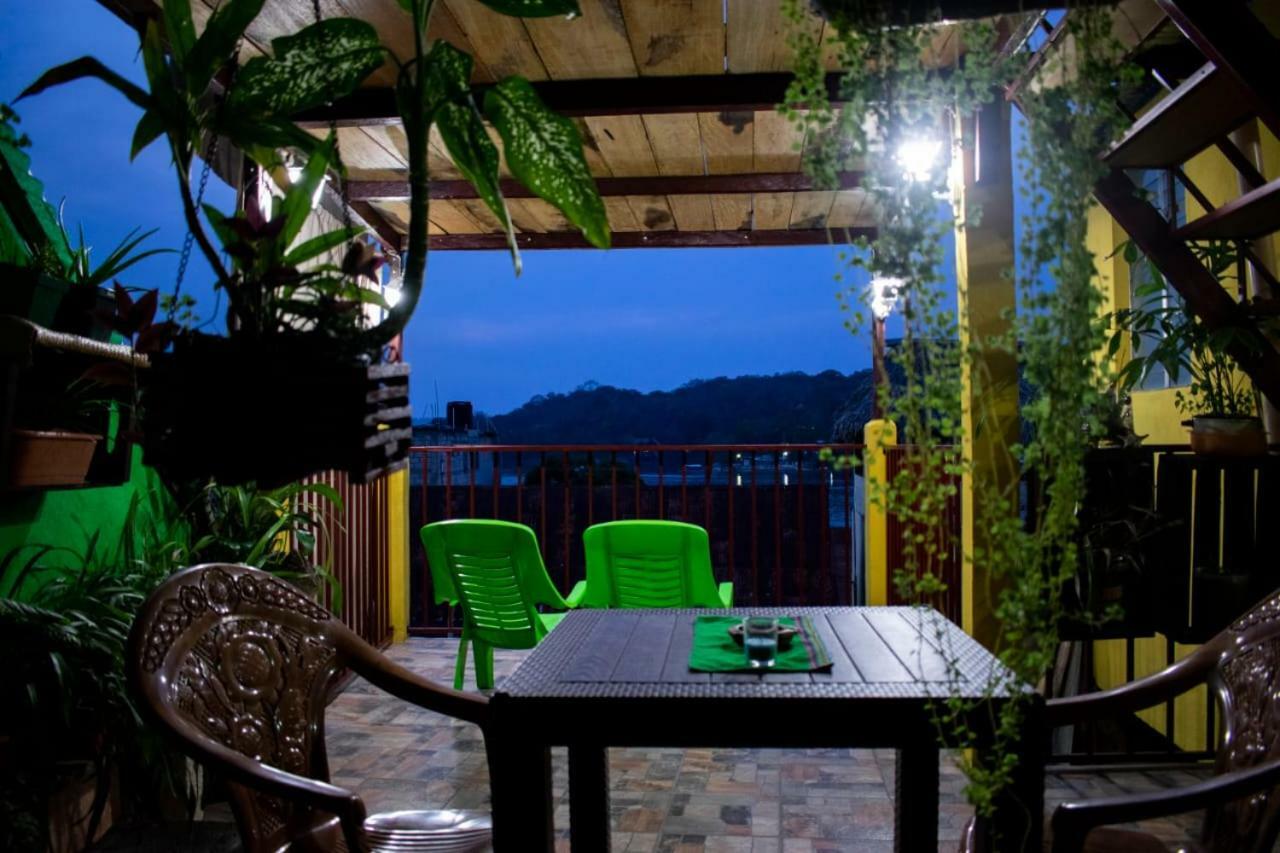 Casa Maya Itza Flores Exterior photo